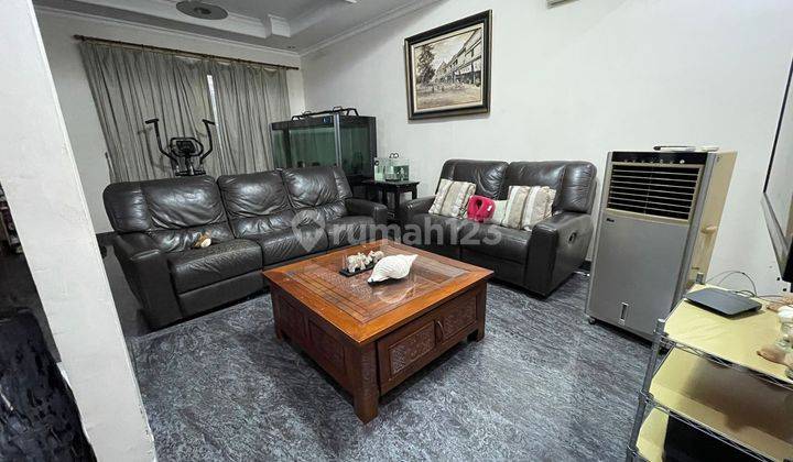 Rumah 2 Lantai Bagus Semi Furnished SHM di Kepodang, Jakarta Selatan 2