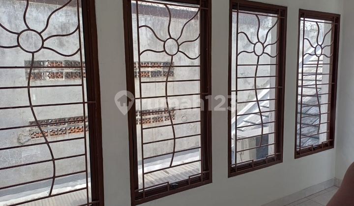 Emerald Bintaro Jaya Rental House, Land Area 84 M2, Building Area 89 M2, Bedrooms 3+1, Bathrooms 2+1 2