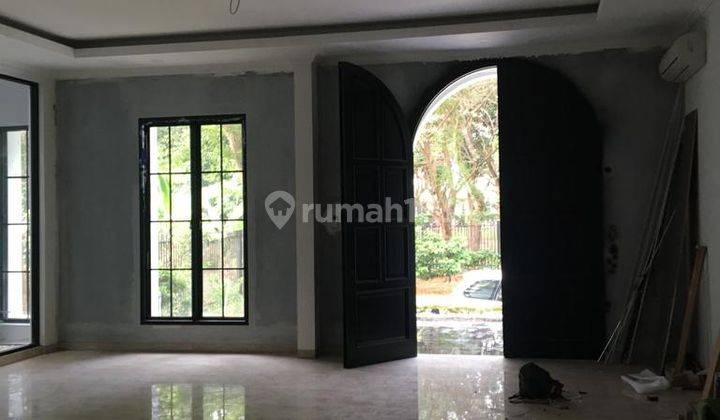 Rumah Bagus Semi Furnished SHM di Kebayoran, Jakarta Selatan 2