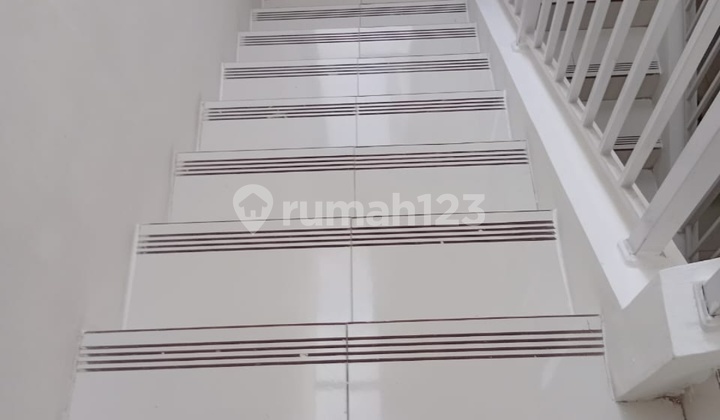 2-Story House, Discovery Lumina Bintaro, Land Area 120 M2, Building Area 138 M2, 3+1 Bedrooms, 2+1 Bathrooms 2