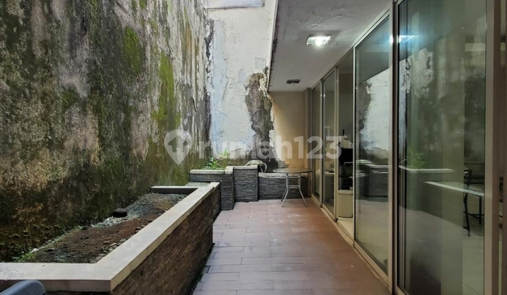 Nice House in Kebayoran Garden, Land Area 204 m2, Building Area 213 m2, Certificate of Ownership in Bintaro.