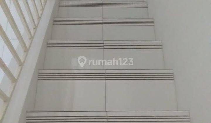 Rumah Kontrakan 2 Lantai Bagus SHM di Discovery Eola, Tangerang Selatan 2