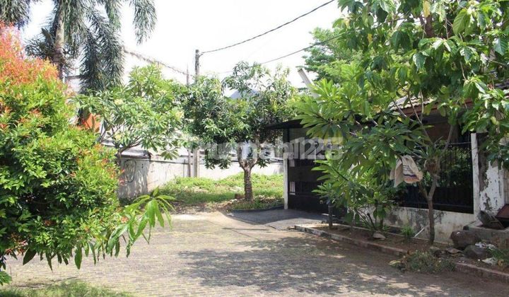 Rumah 2 Lantai, Lt 144 M2, Lb 133 M2, Kt 3+1 , Km 3+1, Listrik 2.200 Watt, SHM