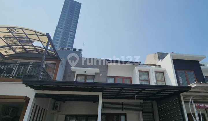 Beautiful Emerald Townhouse Bintaro Jaya, Land 91 sqm, 4+1 Bedrooms, 3 Bathrooms, 2-Story Building 2