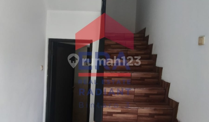 2-Story Rental House, Land Area 200 M2, Building Area 138 M2, 3 Bedrooms, 3 Bathrooms, Has Backyard, Has Garage & Near Pondok Ranji Station 2