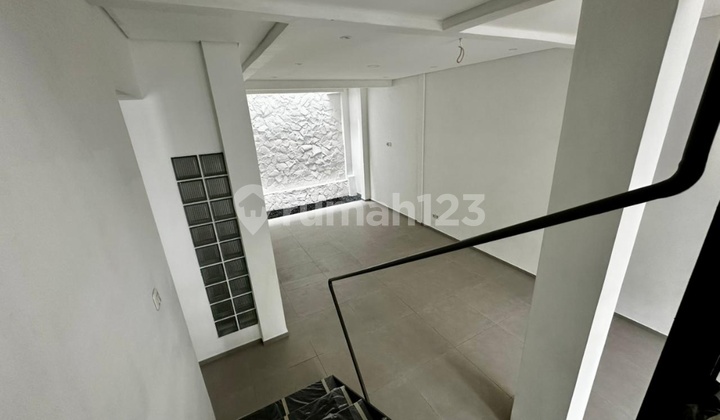 Rumah Bagus 2 Lantai Renov LT 85 M2, LB 135 M2,Kt3 KM 3,Sertifikat SHM