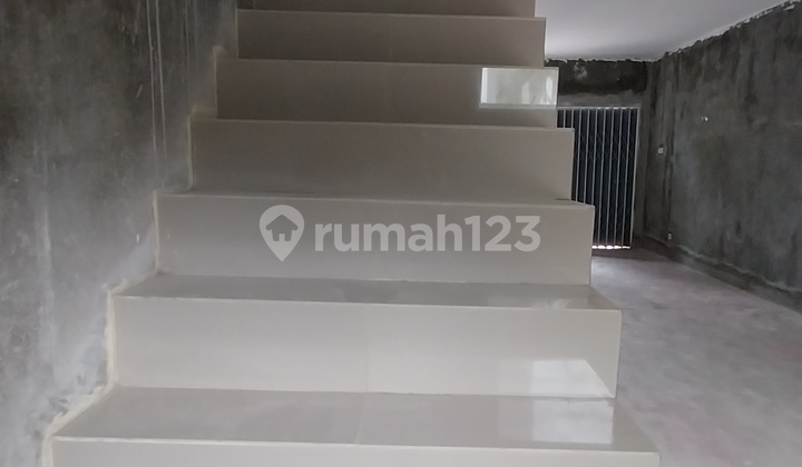 Ruko 2 Lantai Strategis di Supriyadi 3