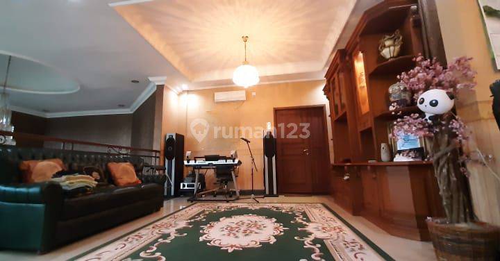 Dijual Rumah Mewah Semi Furnished Lokasi Puri Anjasmoro Semarang 2