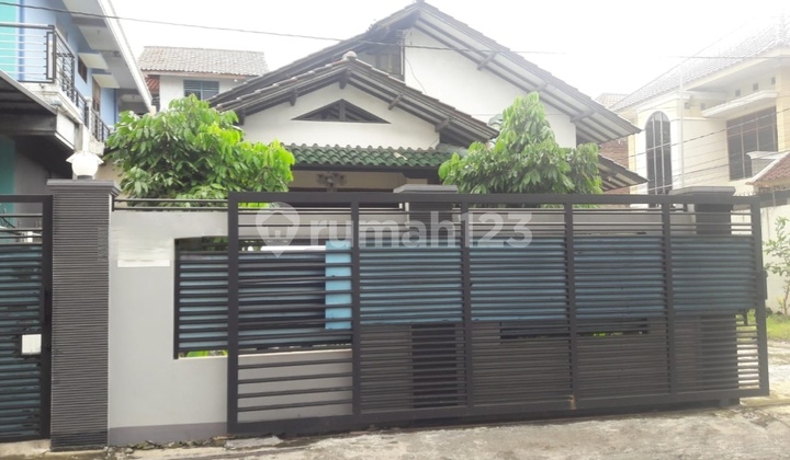 Kost and Main House Iwenisar Tembalang Semarang