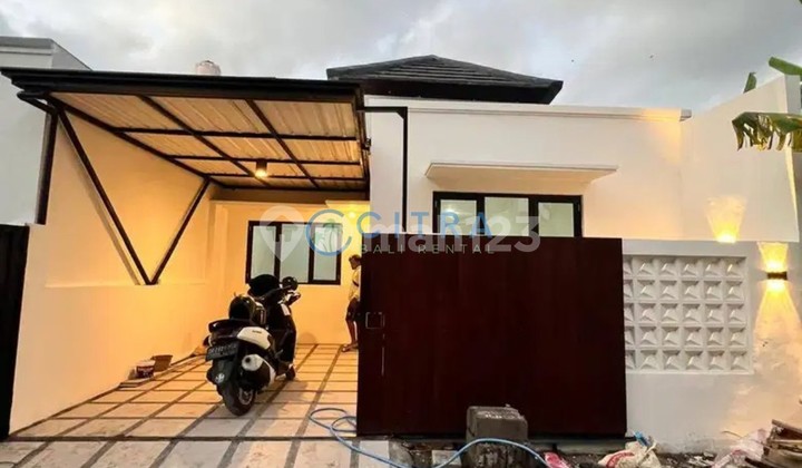 For Rent Modern Minimalist House with Carport & Backyard | 2 Bedrooms in Kertalangu East Denpasar, Land Area 75 M2