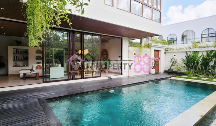 Dijual Villa Cantik Modern dengan Kolam Renang Besar | 3 KT di Umalas, Bali LT 300 m2 Dijual Villa Cantik Modern dengan Kolam Renang Besar | 3 KT di Umalas, Bali LT 300 m2