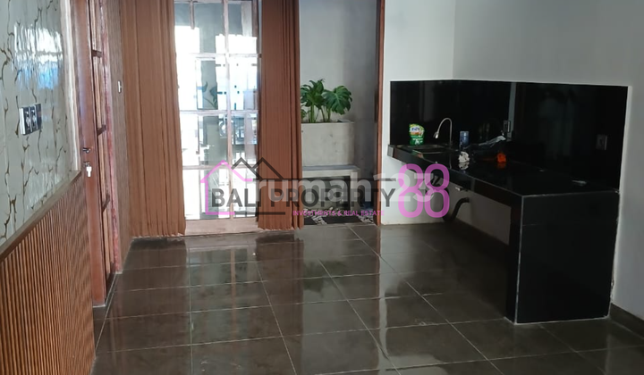 Disewakan Rumah Modern Nyaman dengan Taman & Garasi | 2 KT di Sanur Kauh, Denpasar LT 100 m2 Disewakan Rumah Modern Nyaman dengan Taman & Garasi | 2 KT di Sanur Kauh, Denpasar LT 100 m2