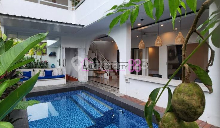 FOR SALE Luxury Semi Villa Fully Furnished with Pool in North Kuta, Near Canggu, Land Area 147 m2