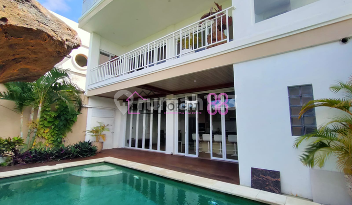 Dijual Villa Mewah & Private dengan Rooftop Bar & Kolam Renang Pribadi | 3 KT di Padonan, Canggu LT 250 m2 Dijual Villa Mewah & Private dengan Rooftop Bar & Kolam Renang Pribadi | 3 KT di Padonan, Canggu LT 250 m2