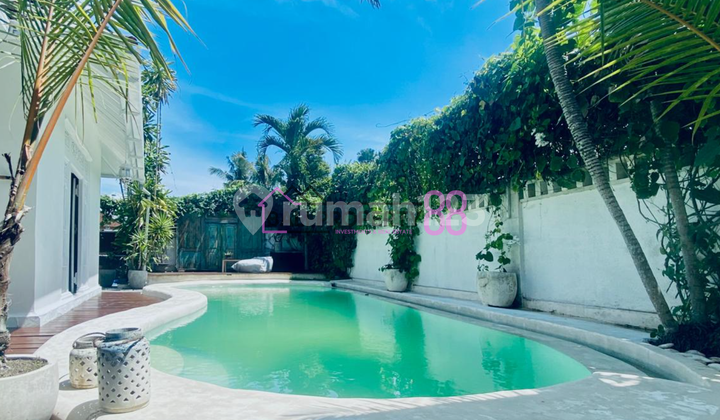 Dijual Villa Mewah Eksklusif dengan Kolam Renang Besar & Furnish Lengkap | 2 KT di Berawa, Canggu Dijual Villa Mewah Eksklusif dengan Kolam Renang Besar & Furnish Lengkap | 2 KT di Berawa, Canggu