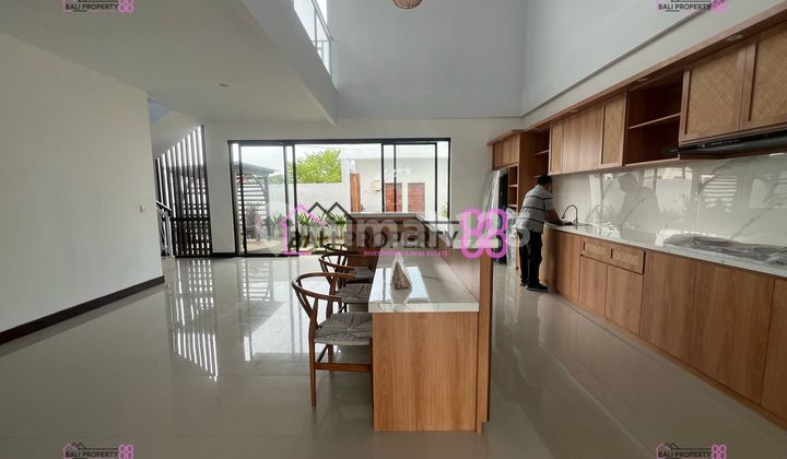 Villa Mewah Modern dengan Pemandangan Sawah di Tengah Ubud 2