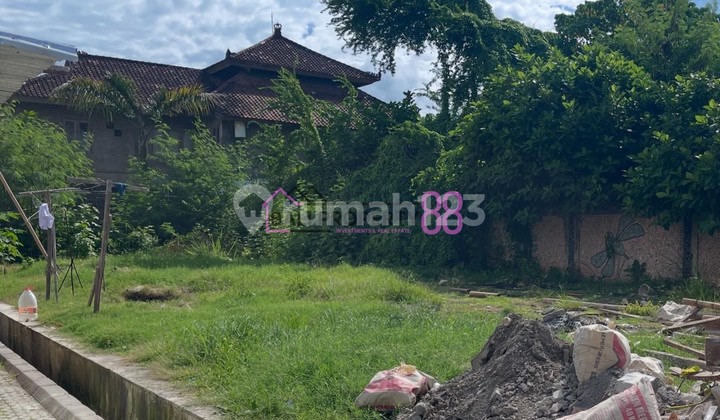 Villa with Strategic Land and ITR in Yellow Zone with Private Access | on Sunset Road Kuta, Land Area 300 m2 Villa with Strategic Land and ITR in Yellow Zone with Private Access | on Sunset Road Kuta, Land Area 300 m2