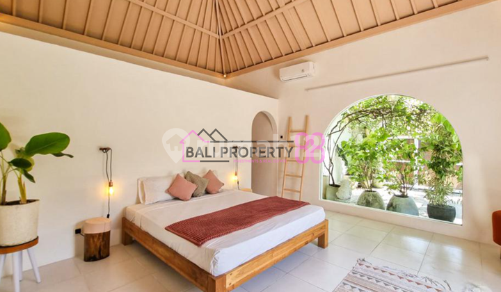 Dijual Villa Mewah Eksklusif dengan Kolam Renang Besar & Furnish Lengkap | 2 KT di Berawa, Canggu 2