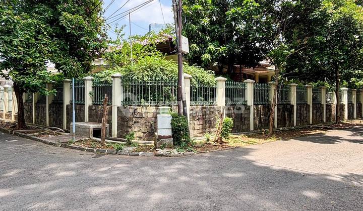 Land Calculation House in the Officials' Neighborhood of Kuningan