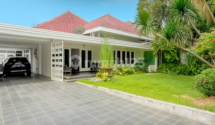 Menteng Lingkungan Elit Tenang Jalan Lebar