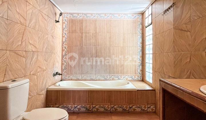 DIJUAL RUMAH  DI MENTENG JAKARTA PUSAT  RUMAH LAMA TERAWAT LOKASI STRATEGIS 2