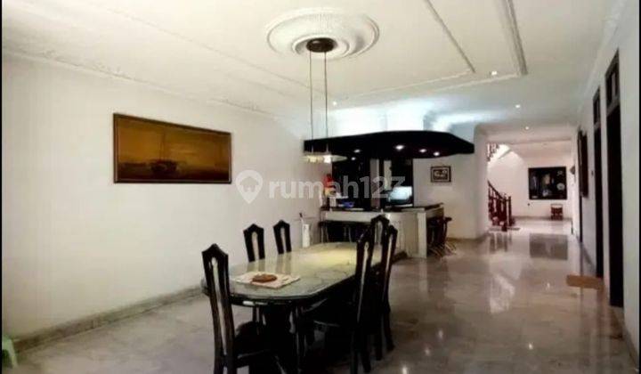 Menteng Jarang Ada, Rumah 2 Lantai Siap Huni. Jalan Lebar, Area Tenang, Dijual Murah 2