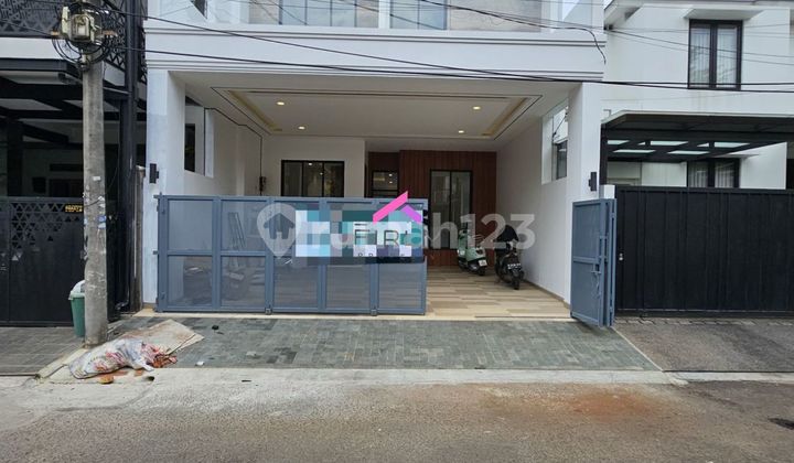 FOR SALE Balcony House at Pondok Indah Jakarta Selatan.