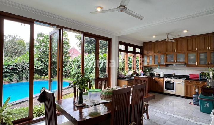 Rumah Bagus Semi Furnished SHM Pejaten, Jakarta Selatan 2