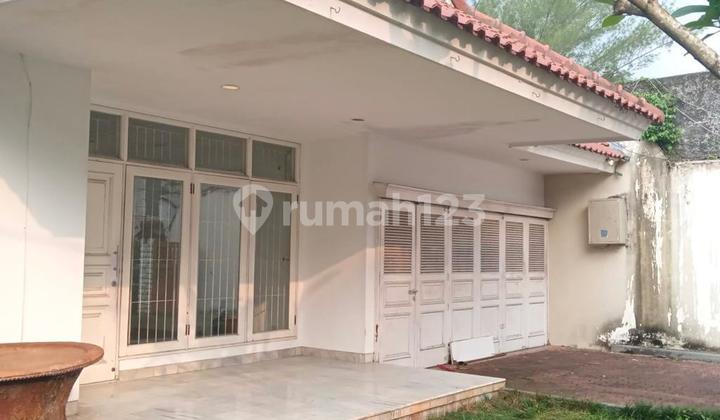 Rumah Bagus Semi Furnished SHM Kemang, Jakarta Selatan