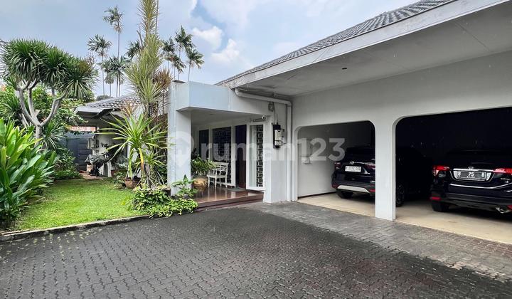 Rumah Cantik 1 Lantai Lokasi Aman Nyaman Dan Tanang Halaman dan Taman Luas