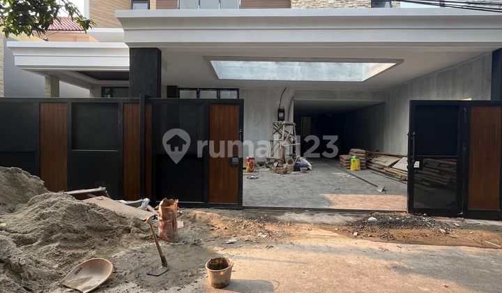 Luxurious House Brand New Modern Design dalam Komplek 