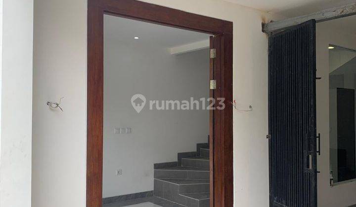 Rumah 2 Lantai Bagus Semi Furnished SHM di Jl Raya Cidodol, Jakarta Selatan 2