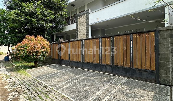 Rumah Minimalis dalam Komplek. Area Tenang, Row Jalan Lebar