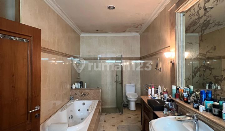 DIJUAL RUMAH 2 LANTAI KAWASAN ELITE MEGA KUNINGAN  DALAM KOMPLEK LINGKUNGAN TENANG  2