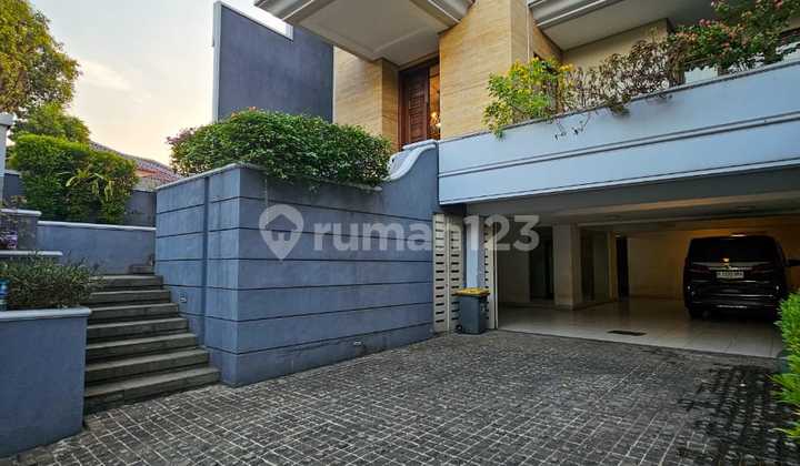 Dijual Rumah  Mewah Modern Siap huni Di Area Pakubuono