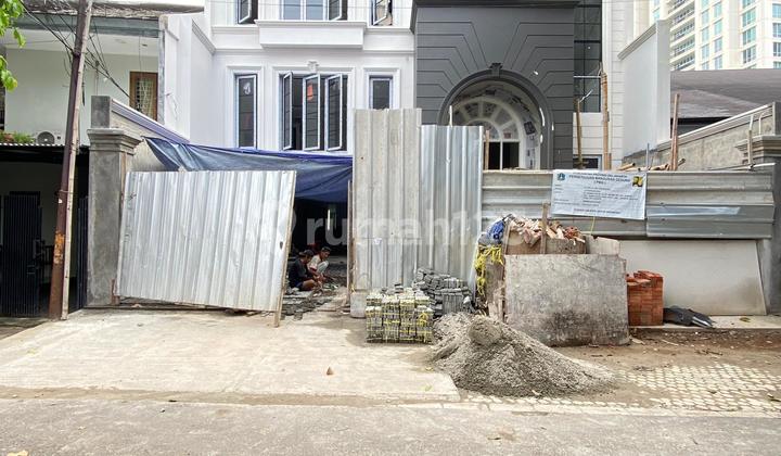 Brand New House in Kebayoran Baru, South Jakarta Brand New House in Kebayoran Baru, South Jakarta