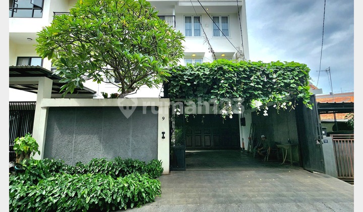 MODERN CLASSIC 3 LANTAI DALAM KOMPLEK DI PANCORAN, JAKARTA SELATAN Strategis dekat Gatot Subroto MODERN CLASSIC 3 LANTAI DALAM KOMPLEK DI PANCORAN, JAKARTA SELATAN Strategis dekat Gatot Subroto