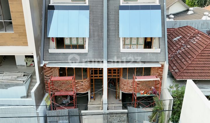 Rumah mewah minimalis modern hanya 15 menit ke Monas 1
