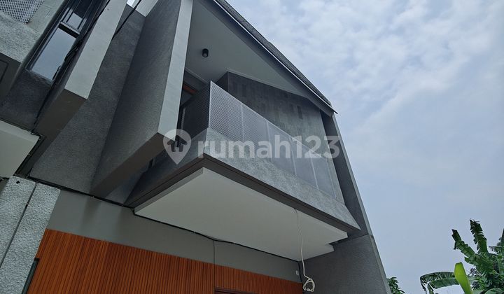 Ready-to-Occupy Flood-Free House Near Jatiwarna Toll 2