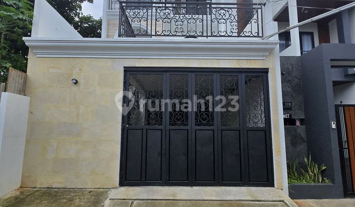 Rumah dengan Private Pool siap huni bebas banjir di Jagakarsa