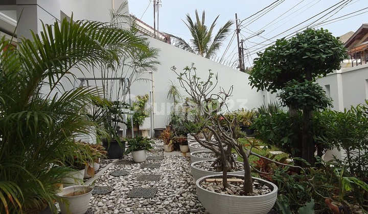 PRICE DROP Ready-to-move-in secondary house in Klender, East Jakarta 2