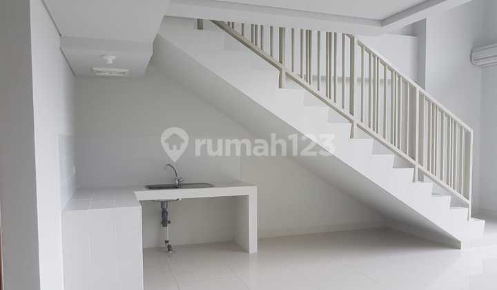 Small Office Home Office, Soho Pancoran, tipikal Manhattan, Luas 97 sqm, Unfurnished Small Office Home Office, Soho Pancoran, tipikal Manhattan, Luas 97 sqm, Unfurnished