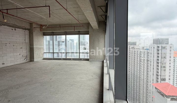 Perkantoran Kondisi Bare di Gedung Soho Capital, Akses ke Mall Central Park