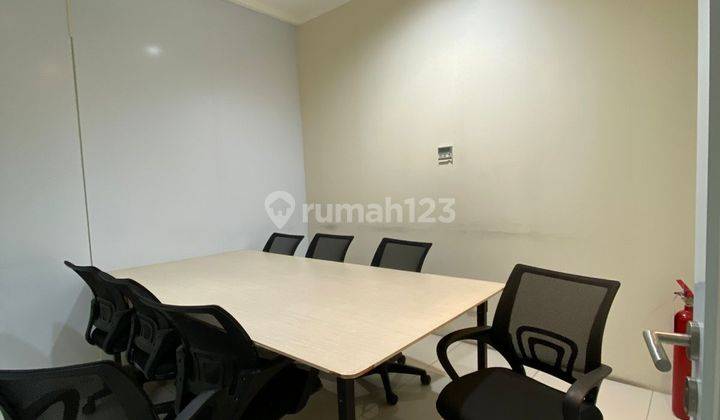 Kantor Full Furnished di Soho Capital di Sewakan Luas 136  1