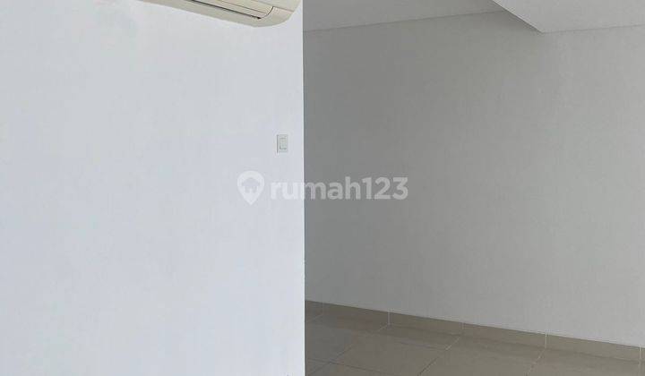 Ruang Kantor Strategis di Soho Podomoro City Lahan Parkir Luas 2