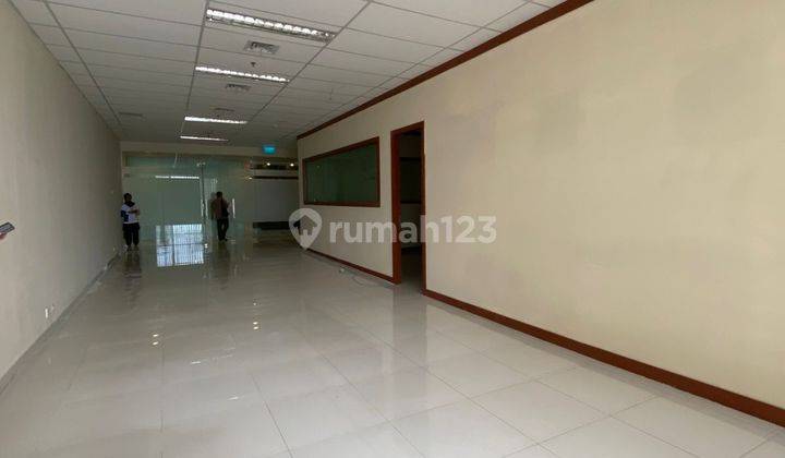 Kantor Soho Capital Kondisi Fitted di Sewakan  1