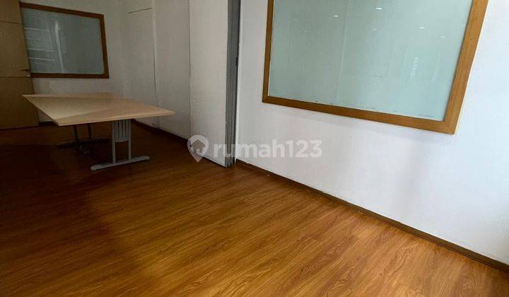 Office Semi Furnished di Menara Sudirman Ukuran 300 M2 di Sewakan Cepat  2