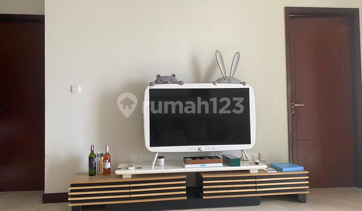 Rent a nice, neat, and clean apartment at Permata Hijau Suites, 2 bedrooms already furnished, ready to move in.