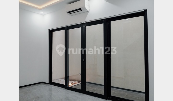 A modern home with complete facilities, 10 minutes access to Pamulang Toll Road. 2