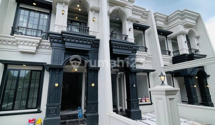 Luxury House in Sukmajaya Complete Facilities Near Station & Toll Road 2